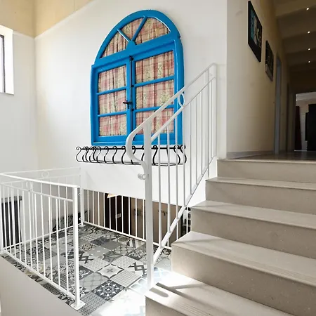 Villa Charming And Tranquil House
