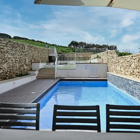 Charming And Tranquil House Willa Għasri